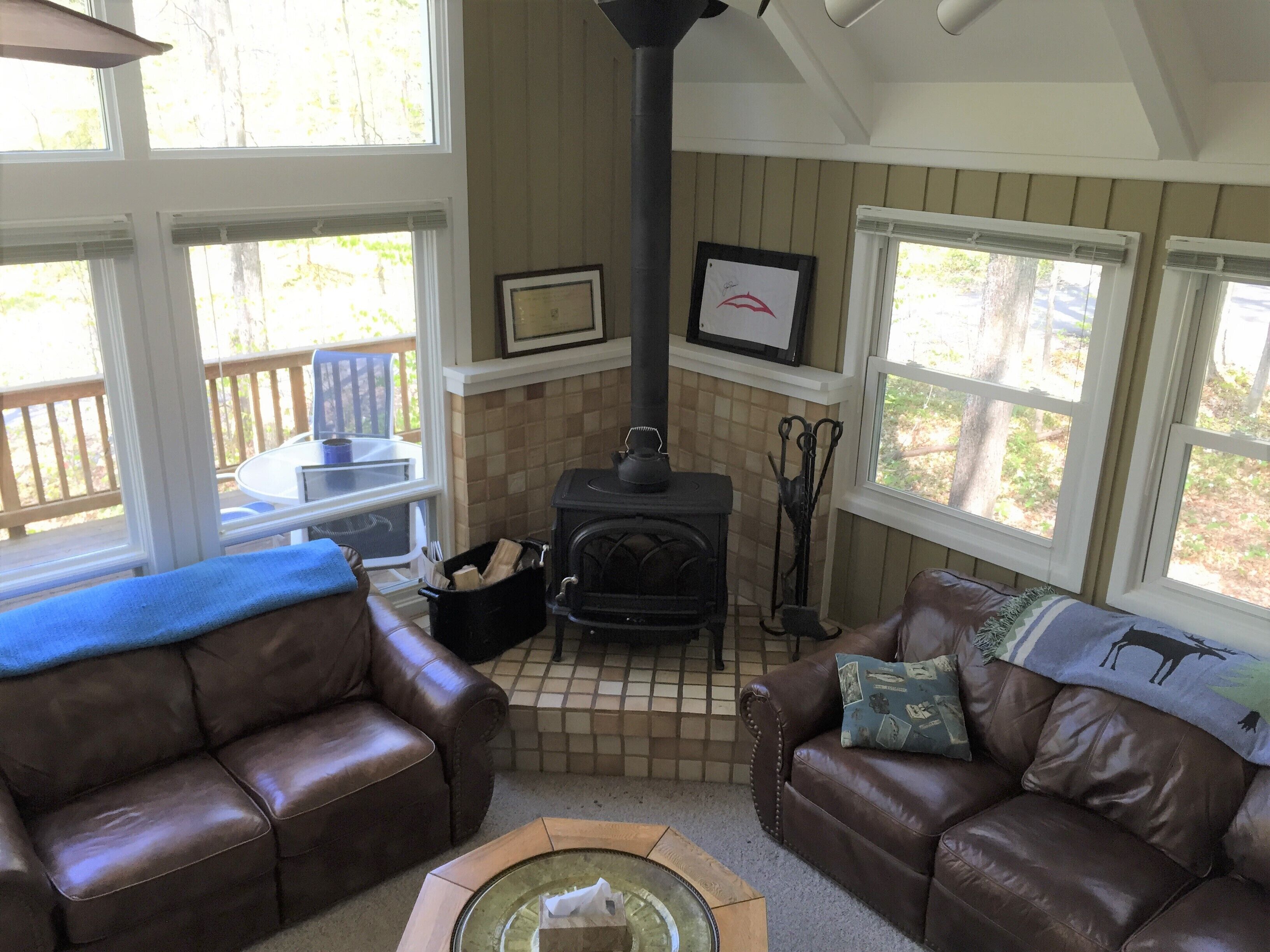 Beautifully Renovated Chalet minutes to Nub's, Boyne Highlands, Golf & Harbor  