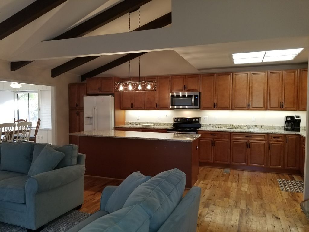 BIKINI BOTTOM 50 Steps to Beach! Super Spacious! Hot August Specials!