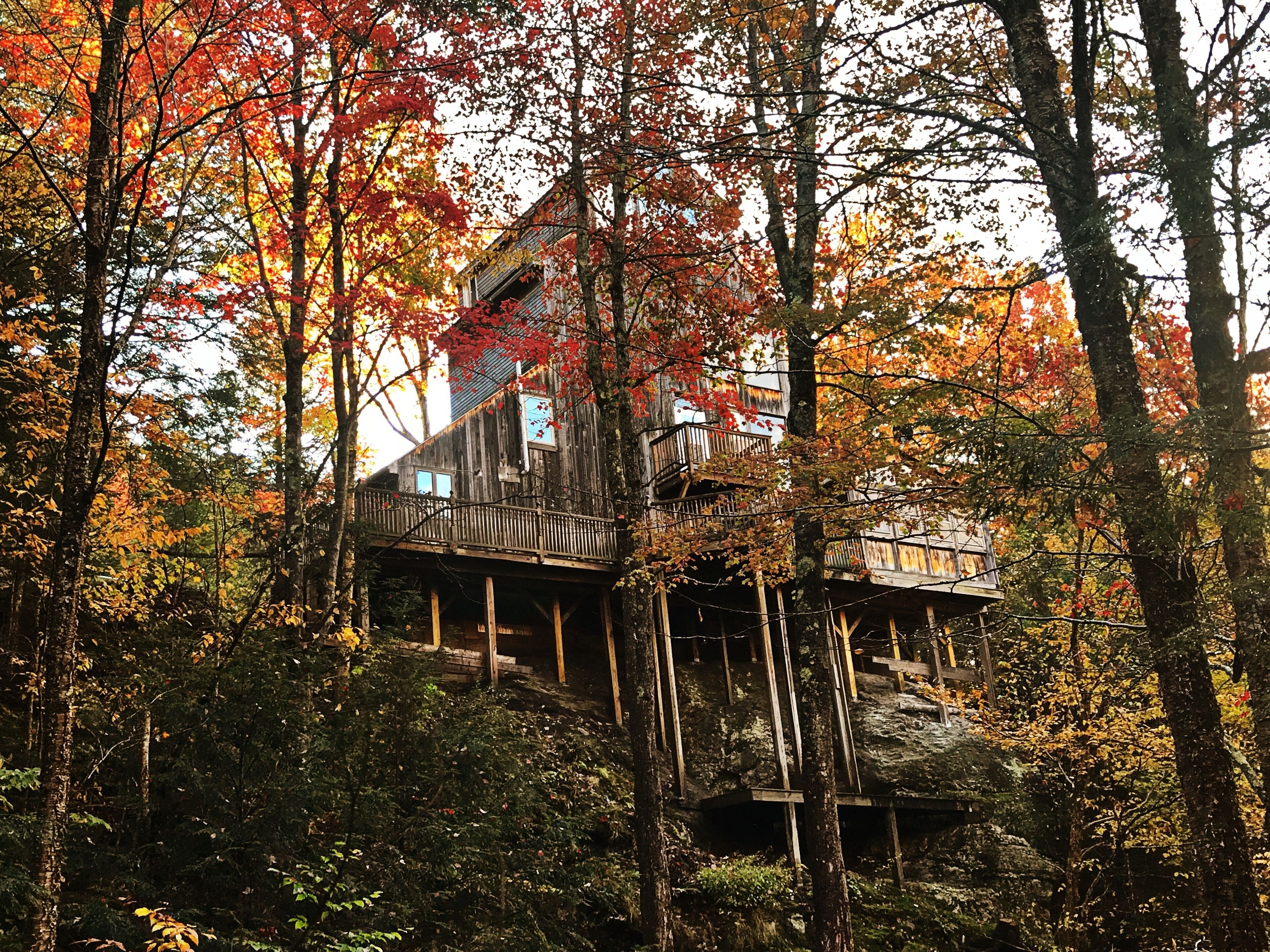 Romantic, adult getaway near  Stowe & Smugglers, private trails , hot tub