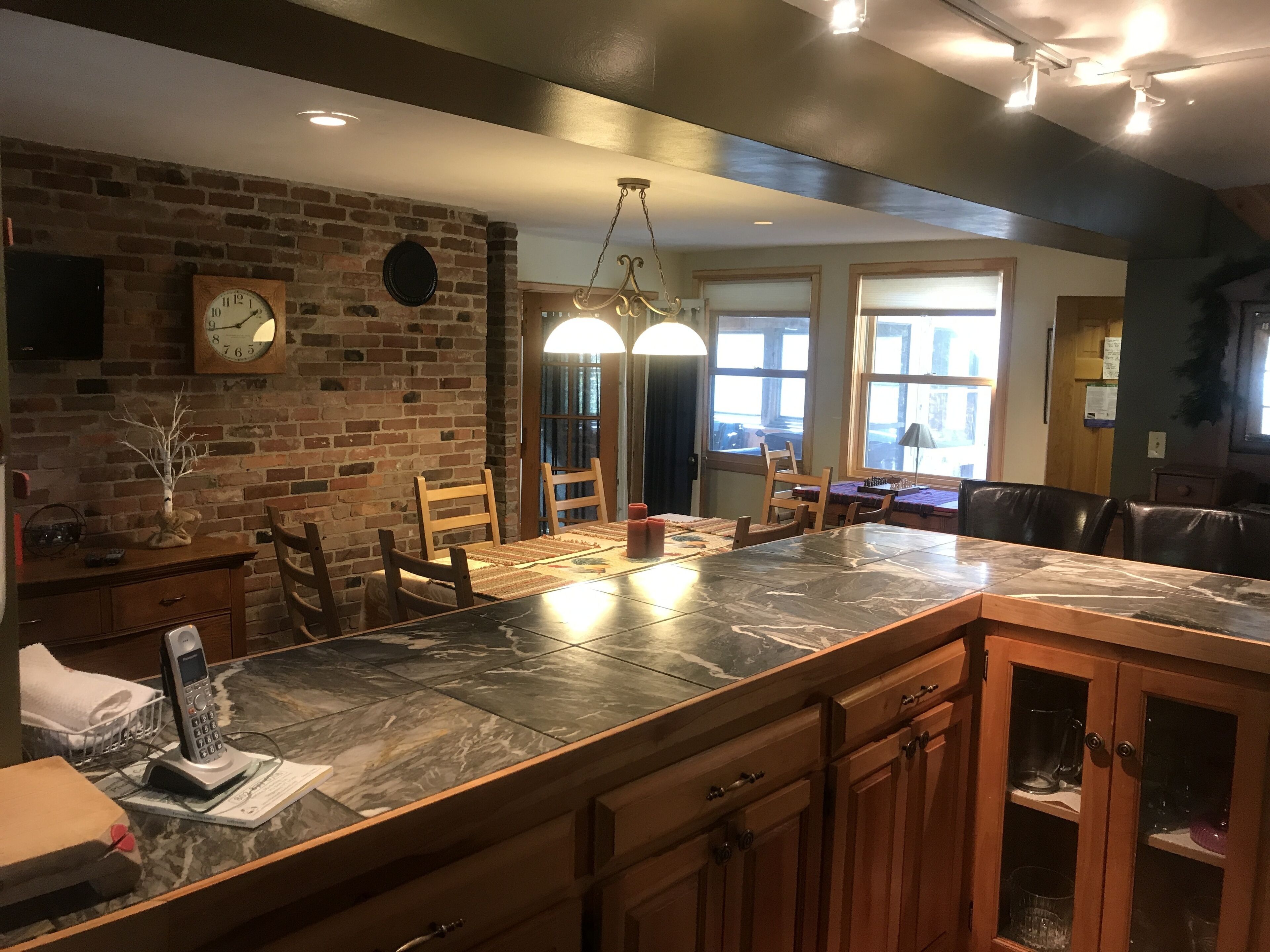 Romantic, adult getaway near  Stowe & Smugglers, private trails , hot tub