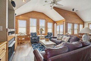 TV, fireplace, video games, DVD player - 5765 - Green Heron | Oceanfront | South Nags Head | Sleeps 20 (Nags Head)