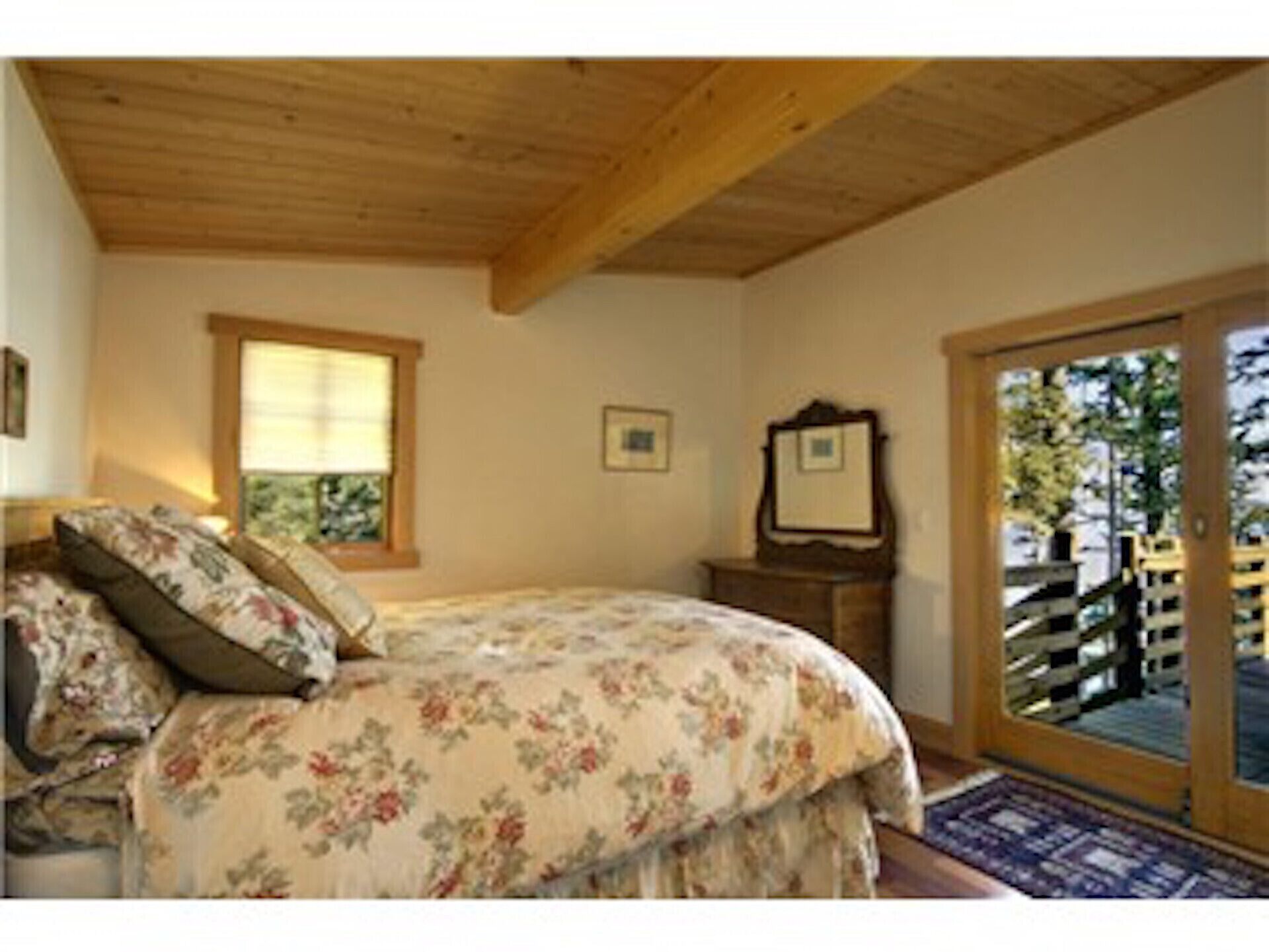 Fall colors and harvest fully surrounds us here on this bountiful Island!