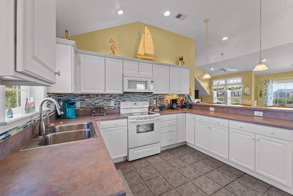 Fridge, microwave, oven, stovetop - 5431- Livin' the Dream, Nags Head rental with Private Pool (Nags Head)