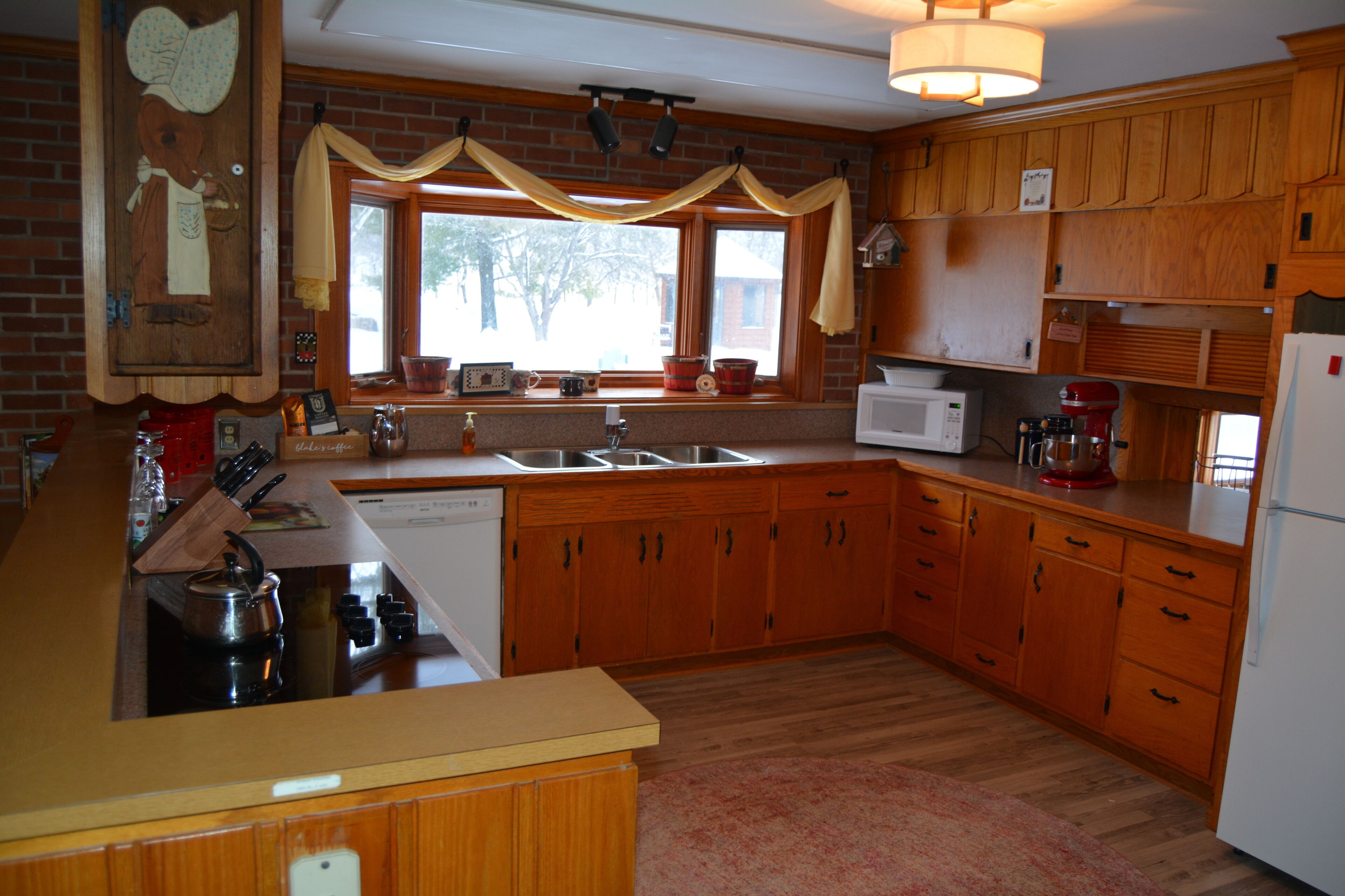 A-Peeling Acres Orchard, relax on a small working orchard