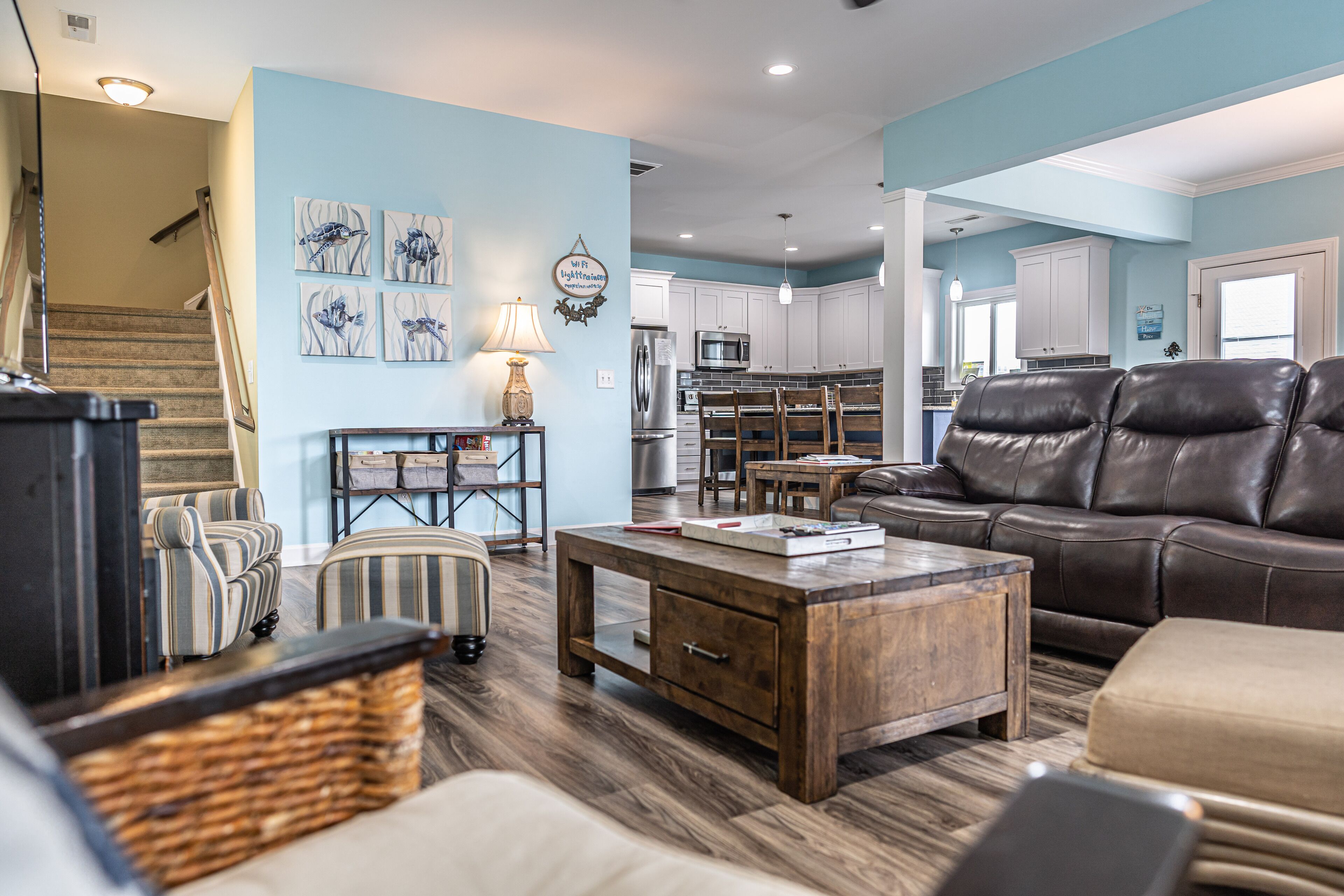 TV connectée, lecteur de DVD, livres