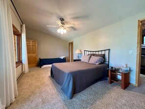 3 bedrooms, free WiFi, bed sheets - Log Sided Cabin on the Mississippi River w/ Lake Pokegama Access! (Cohasset)