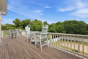 Outdoor dining - 4251- Top of the World,  private pool, volleyball court, WiFi, and keyless entry. (Duck)