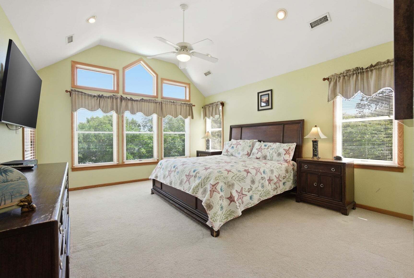 7 bedrooms, free WiFi, bed sheets