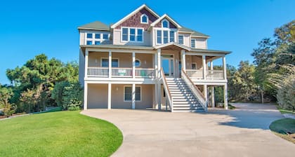 4251- Top of the World, private pool, volleyball court, WiFi, and keyless entry.