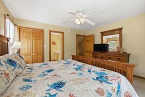 7 bedrooms, free WiFi, bed sheets - 4251- Top of the World,  private pool, volleyball court, WiFi, and keyless entry. (Duck)