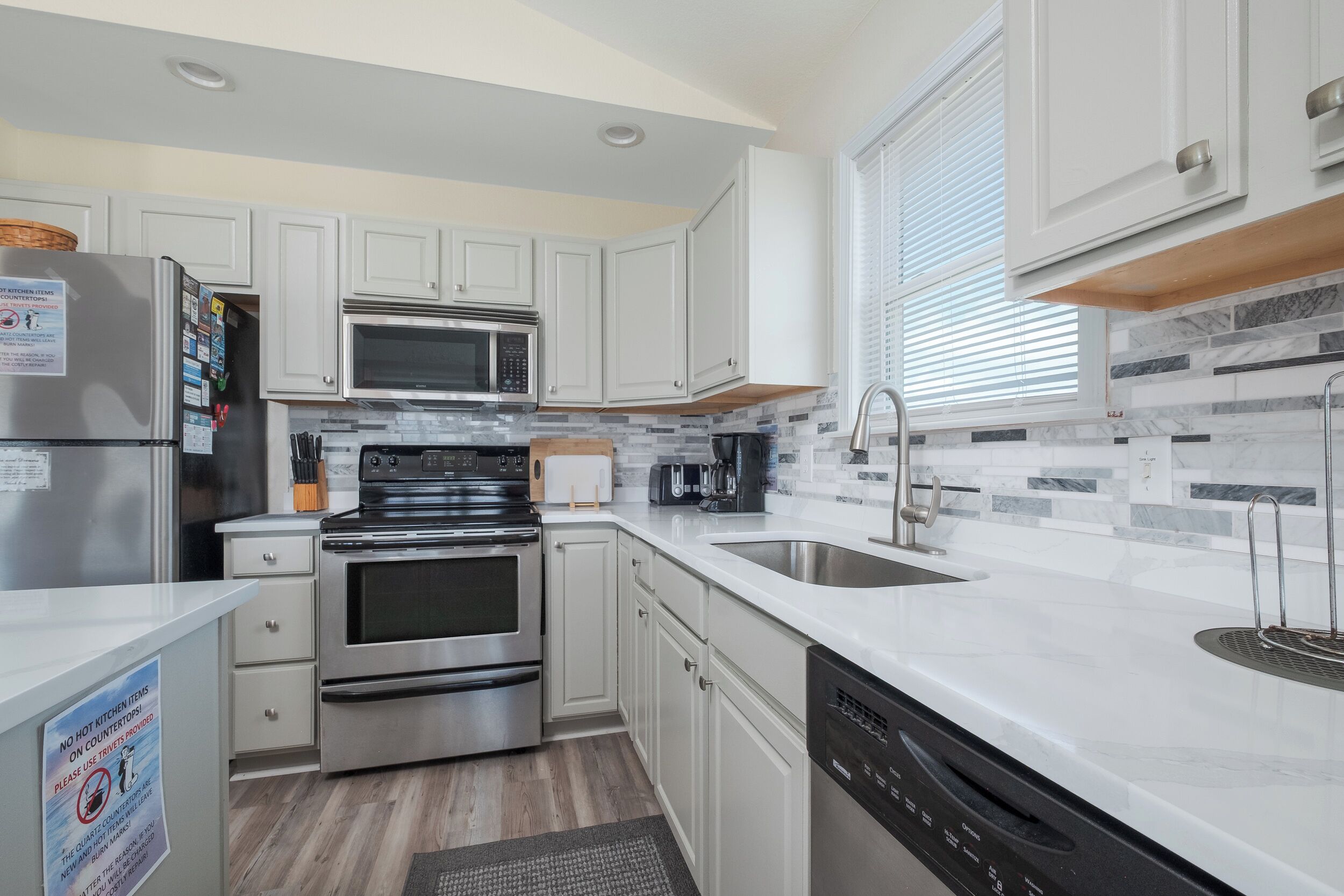 ثلاجة، ميكروويف، فرن، موقد طهي مسطح