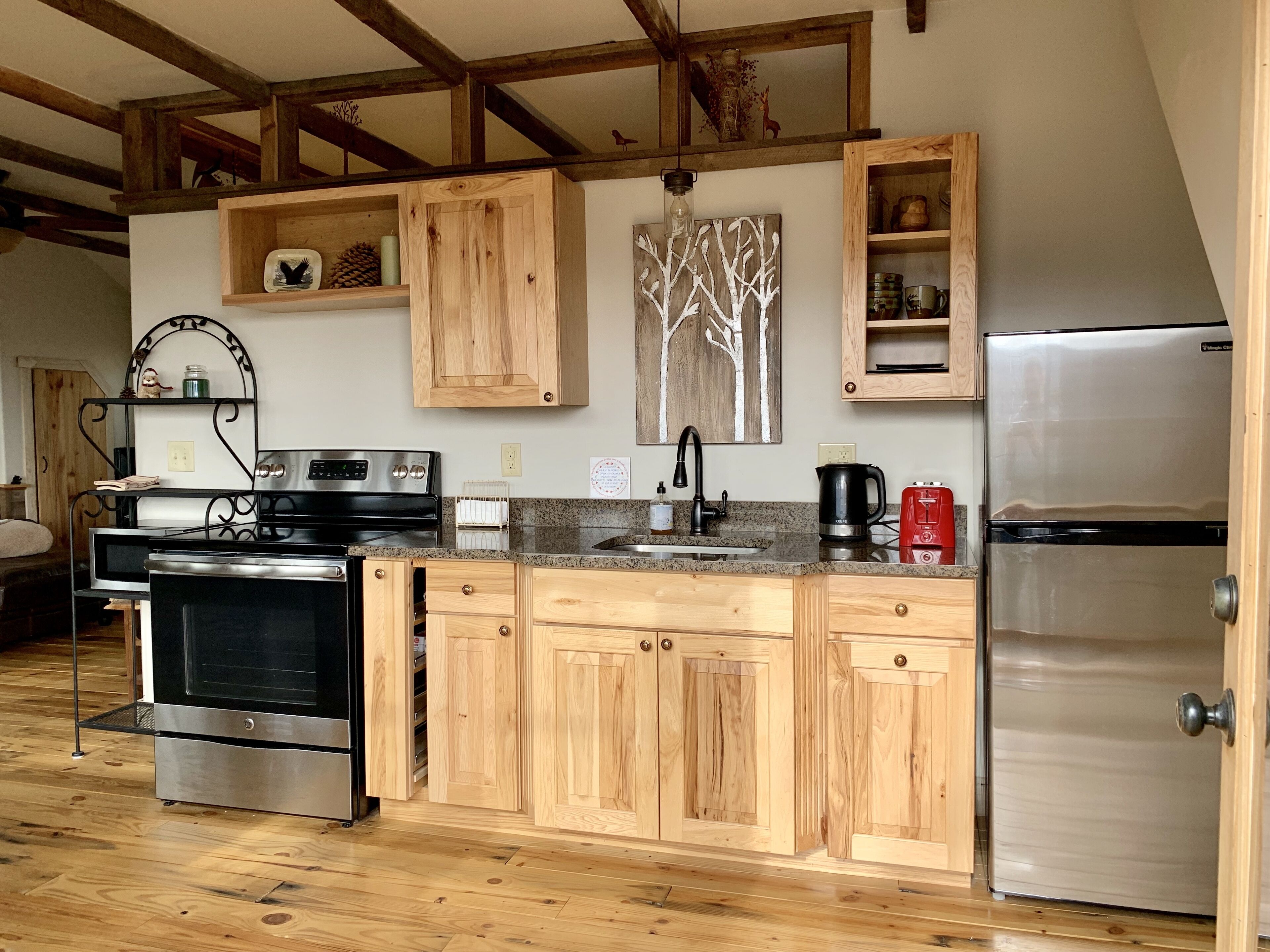 ARTSY MOUNTAIN VIEW LOFT