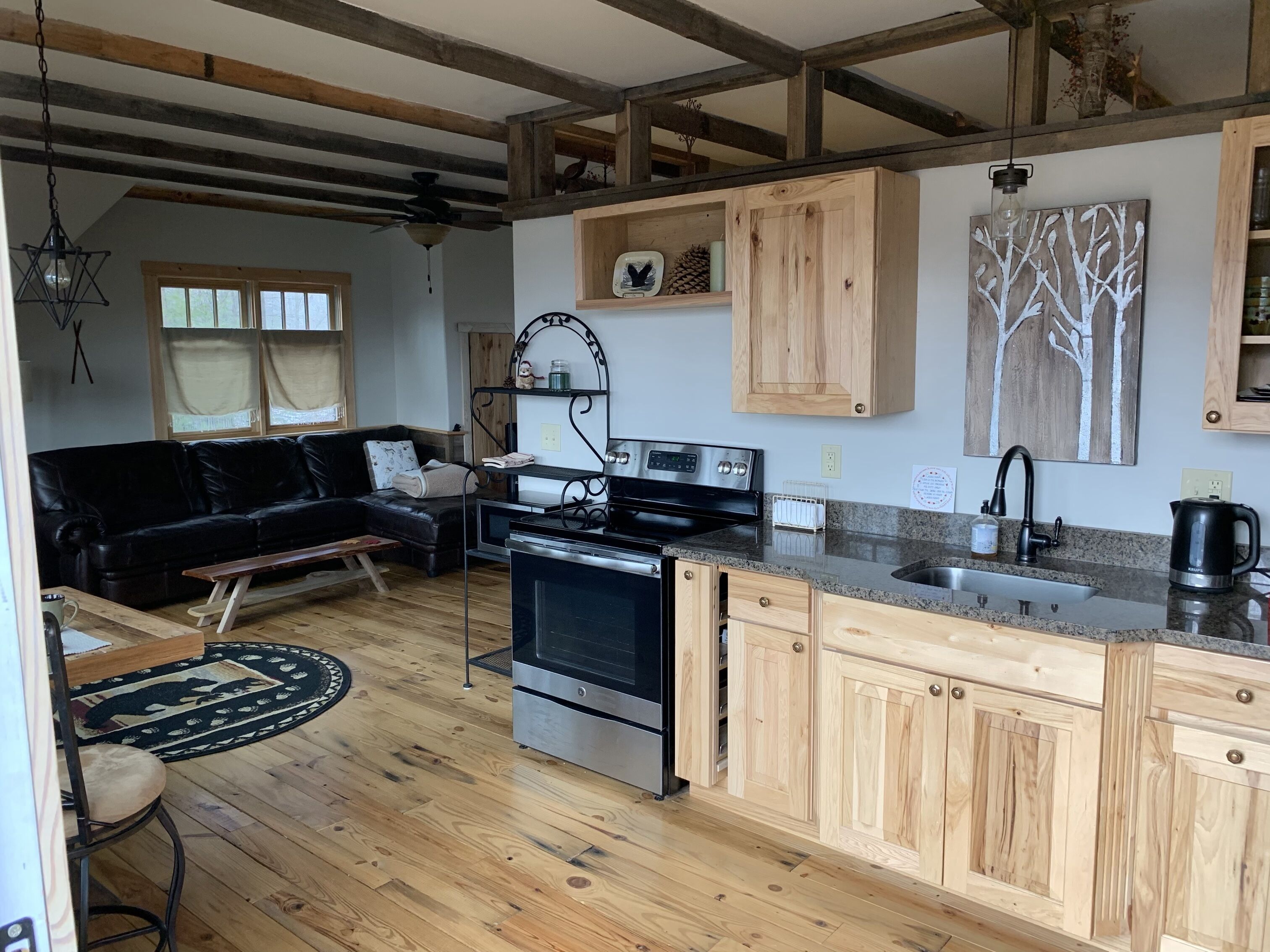 ARTSY MOUNTAIN VIEW LOFT