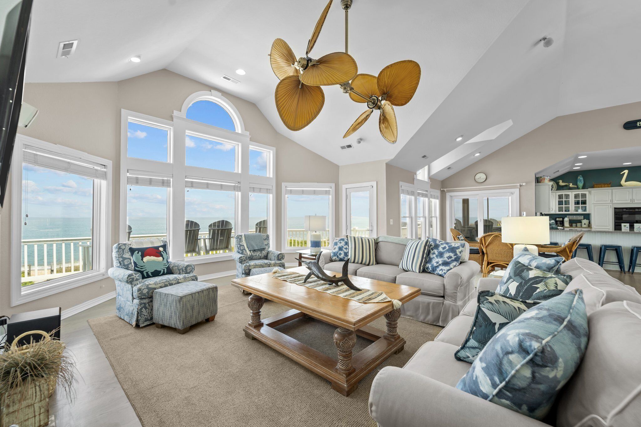 Televisie, een dvd-speler en een stereo