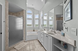 Bathtub, towels