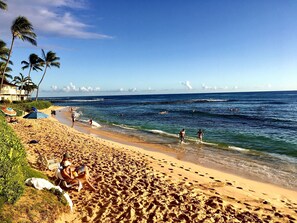 Beach nearby, sun-loungers, beach towels