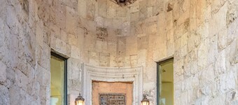 Luxury retreat with panoramic views, infinity pool, spa, access to hiking trails