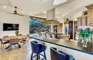 Dining - Ladera Vistas - Panoramic Views, Heated Infinity Pool-Spa, Access to Hiking (Tucson)