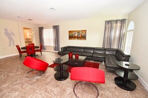 電視、電子遊戲、DVD 播放機、足球機