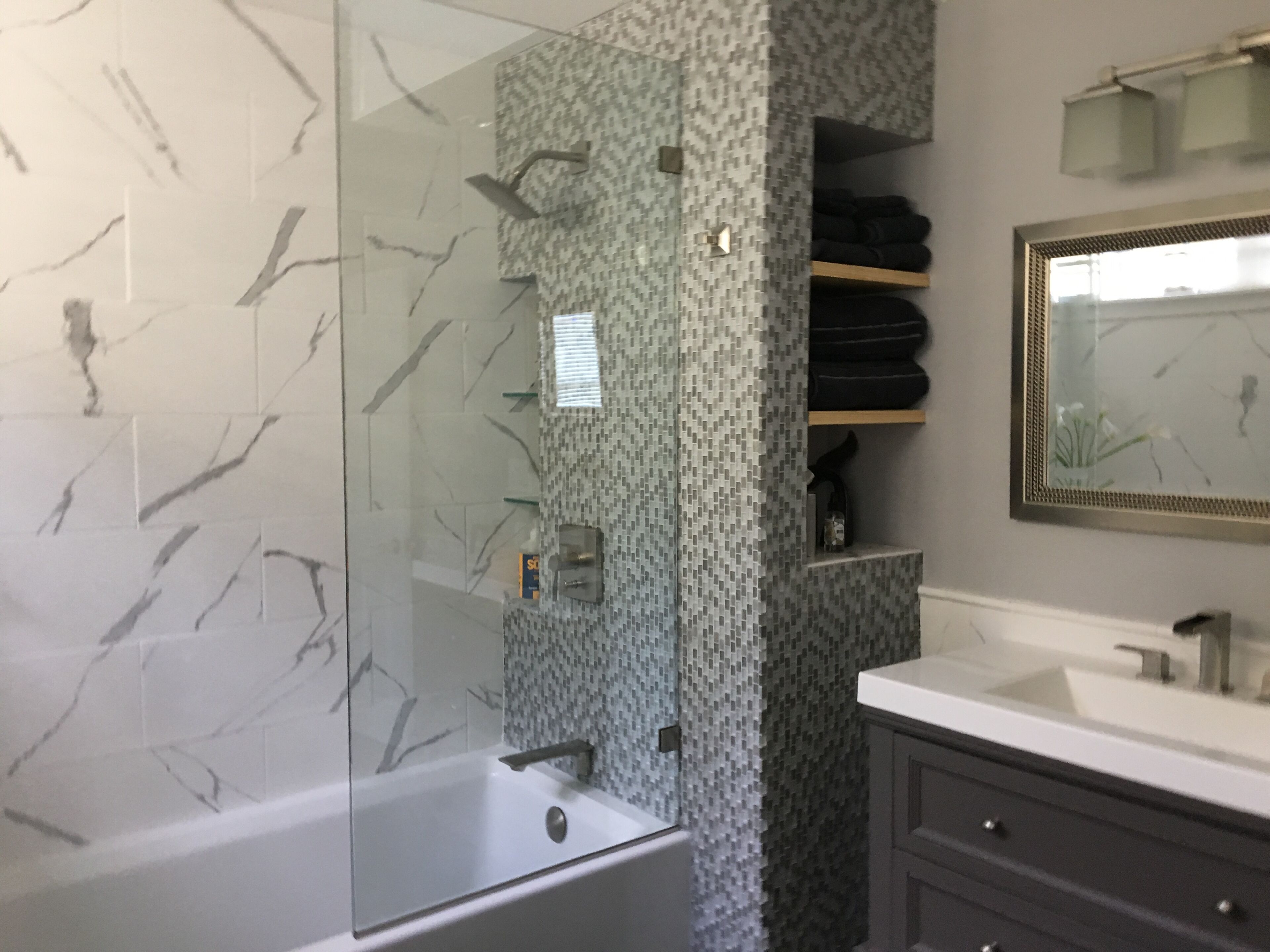 Beautiful Walk to track & downtown Saratoga Springs 4BR, 2Bath w/pool 