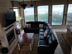 Smart TV, fireplace, Netflix, DVD player