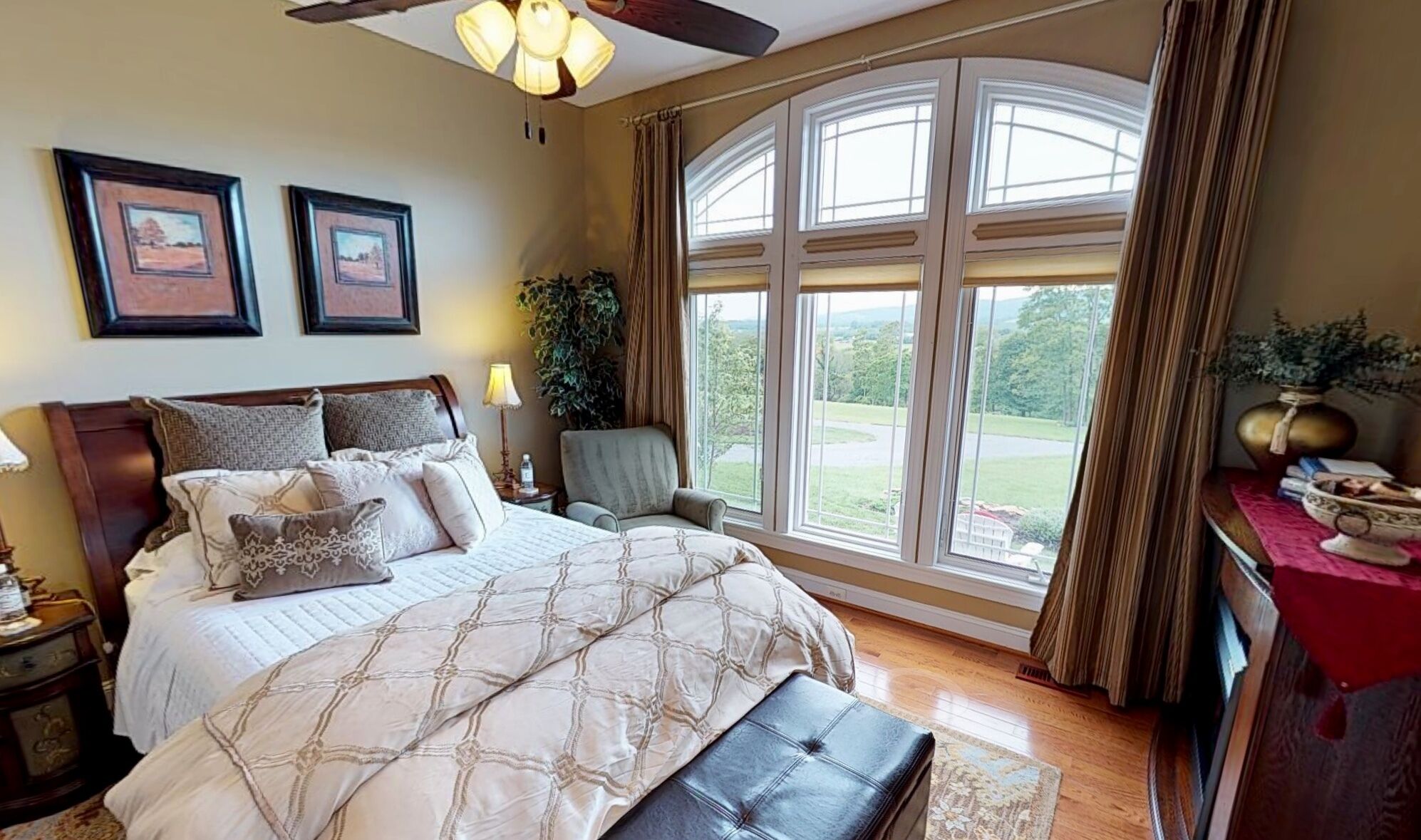 Hidden View - Rent the Inn (5 Rooms, 6 bathrooms, 10 Guests)