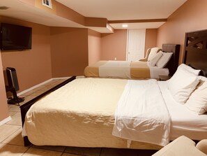 5 bedrooms, iron/ironing board, WiFi, bed sheets