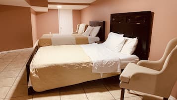 4 bedrooms, iron/ironing board, WiFi, bed sheets