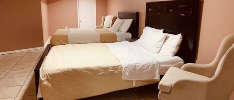 4 Schlafzimmer, Bügeleisen/Bügelbrett, WLAN, Bettwäsche