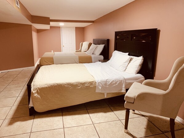 4 bedrooms, iron/ironing board, WiFi, bed sheets