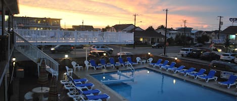Outdoor pool, a heated pool