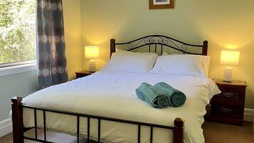 3 bedrooms, iron/ironing board, travel crib, free WiFi