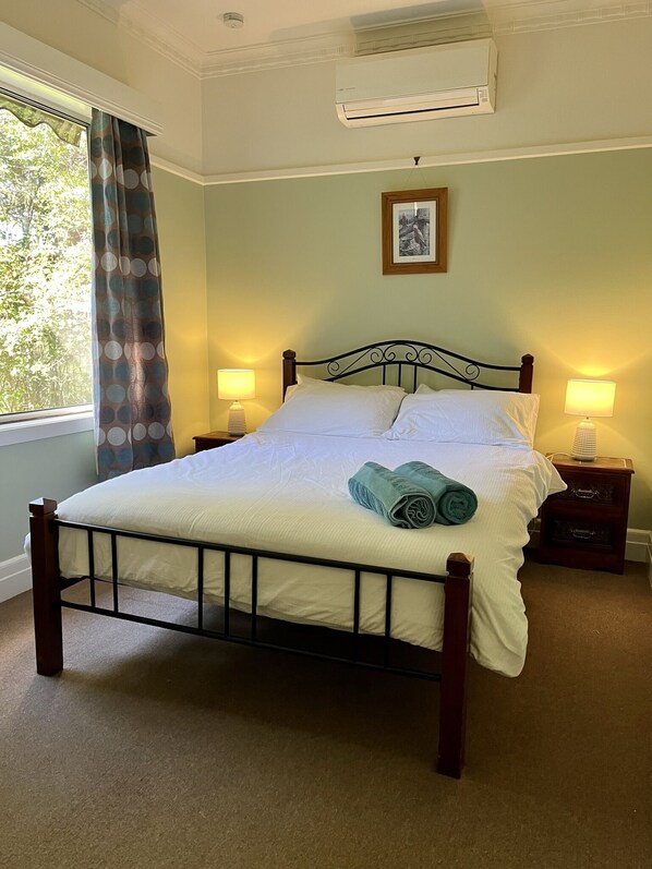 3 bedrooms, iron/ironing board, travel cot, free WiFi