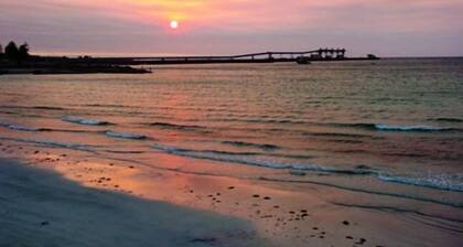 Spacious Family Escape - Only steps away from North Beach