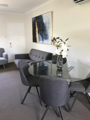 Dining - Lovely & freshly renovated, well placed in Buderim (Buderim)