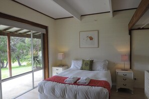 1 bedroom, WiFi, bed sheets - The Homestead driveway is located on the right, just passed the winery. (Wilyabrup)