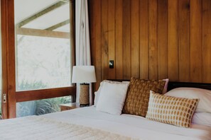 4 Schlafzimmer, Zimmersafe, Schreibtisch, Bügeleisen/Bügelbrett