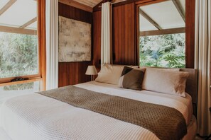 4 Schlafzimmer, Zimmersafe, Schreibtisch, Bügeleisen/Bügelbrett