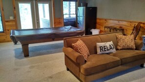 Smart-TV, peis, DVD-spiller og fotballspill