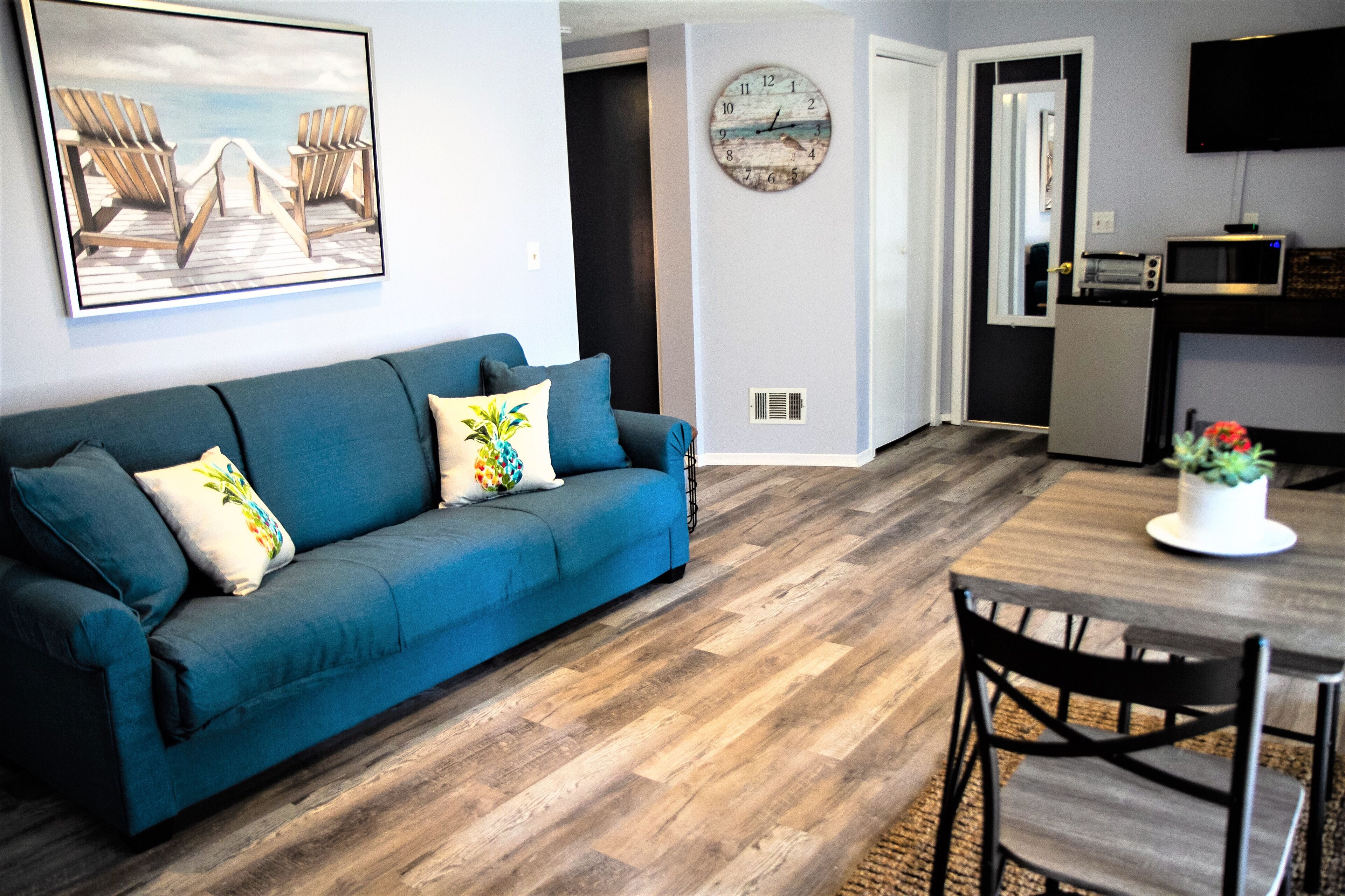 Poolside Getaway w/ kitchenette, secure location 