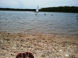 Plage à proximité, chaises longues