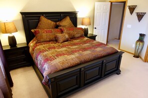 3 bedrooms, in-room safe, iron/ironing board, travel crib - Cozy House All To Yourself (Colorado Springs)