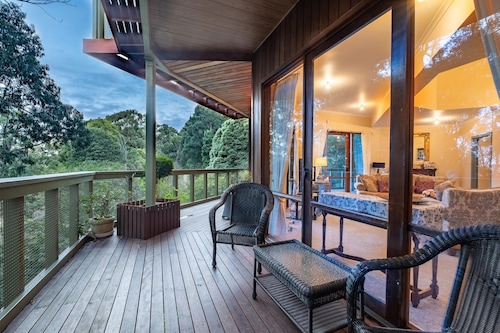 Risehill House
House among tree tops, tranquil and cosy feel. Magnificent views.