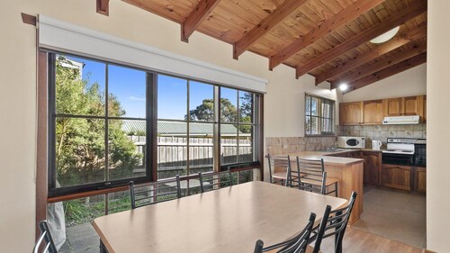 Mcrorie Rest - Anglesea