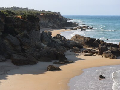 Detached villa, private pool, large garden, 3miles to  beach, wifi