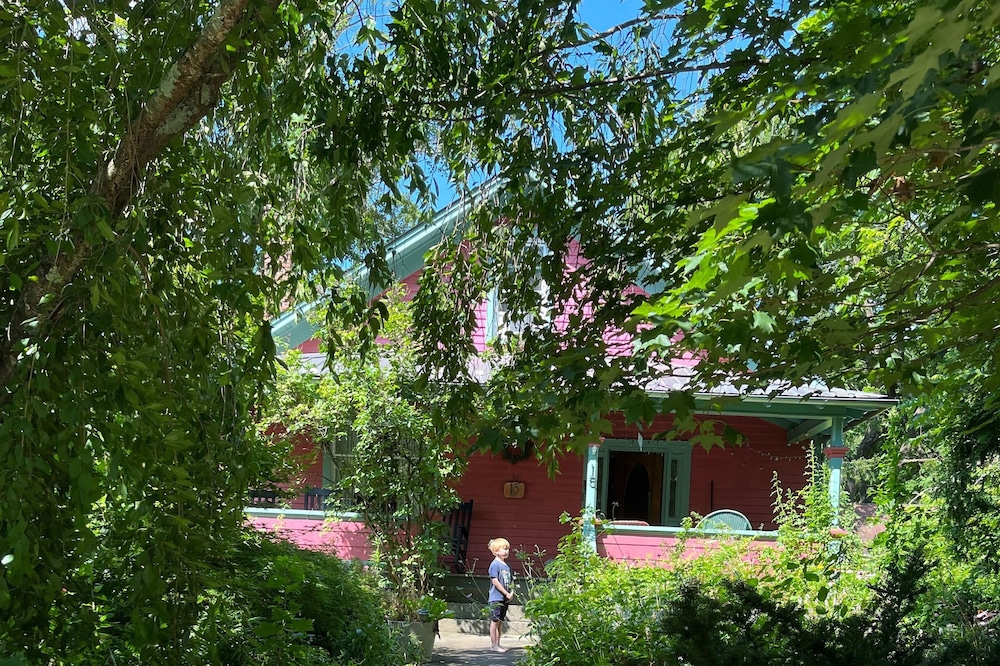 Phoenicia 1890 Bear Cottage