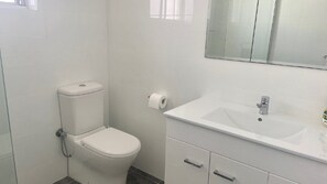 Shower, hair dryer, towels - Absolute Beachfront Apartment  Avoca Beach Accom (AVOCA BEACH)