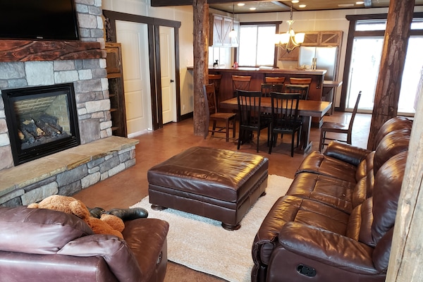 Rising Sun Ranch - Living Room
