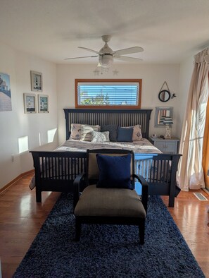4 bedrooms, desk, iron/ironing board, free WiFi