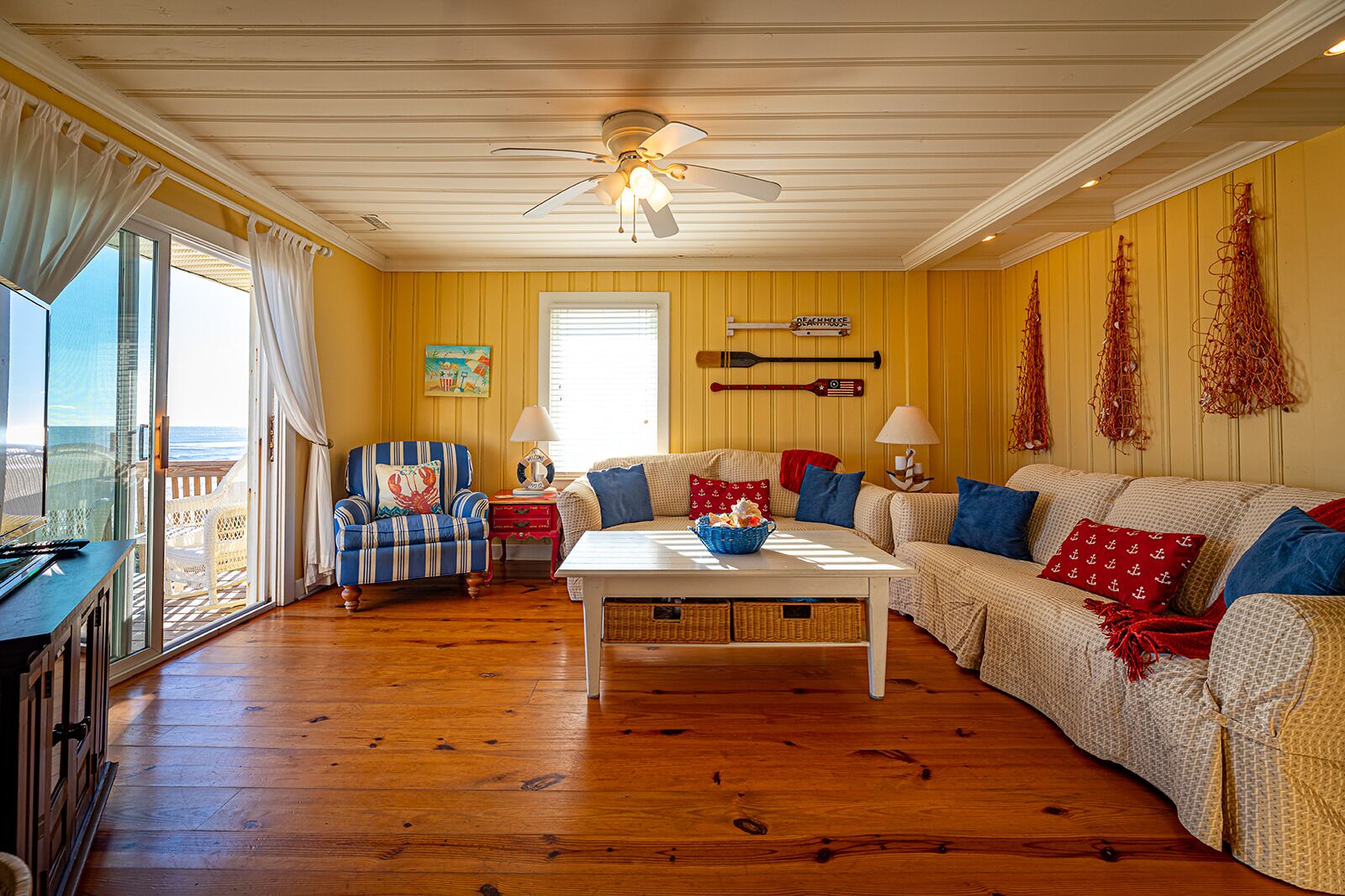 Fantastic Ocean Front Cottage with Private Swimming Pool right on the Beach!